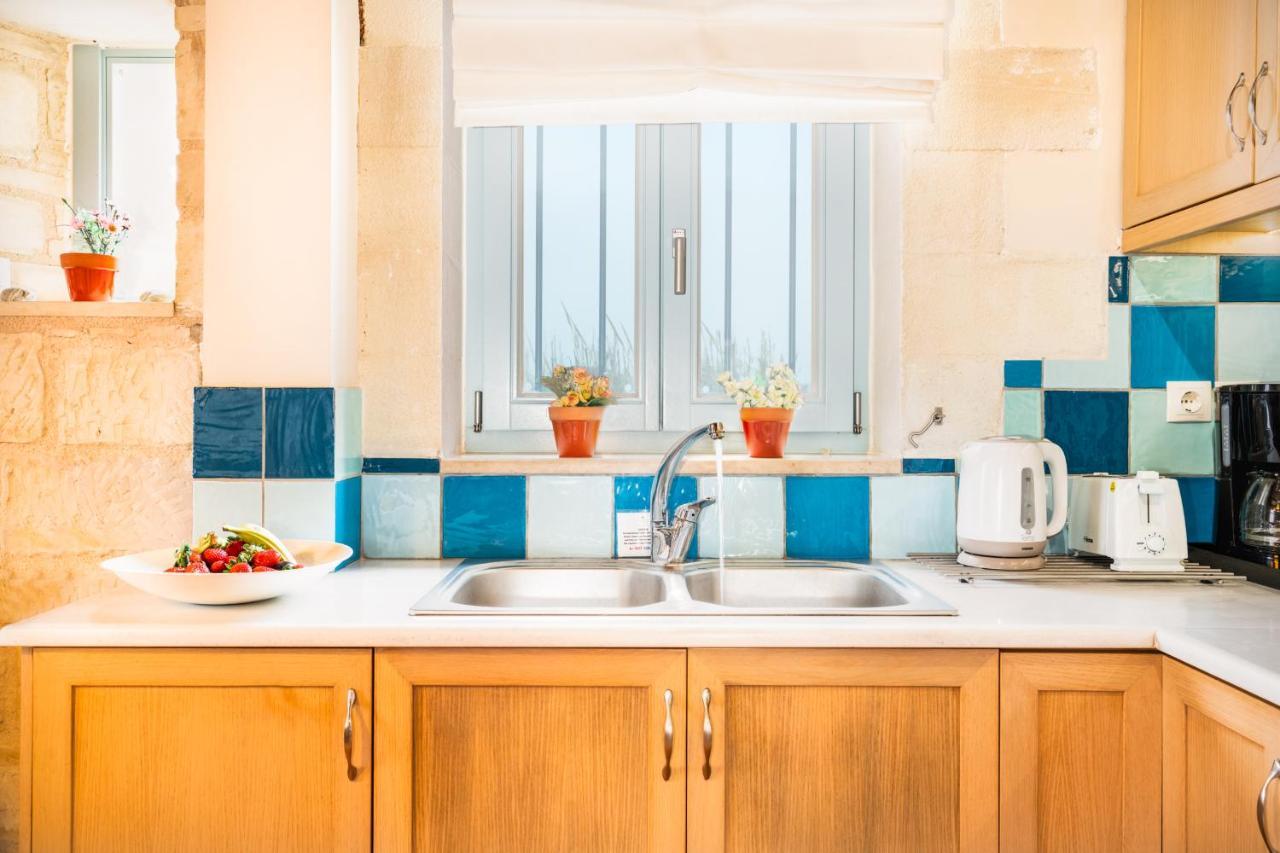 Beachfront Villa Turquoise With Private Pool, Bbq And Ping Pong Table Chania  Екстер'єр фото