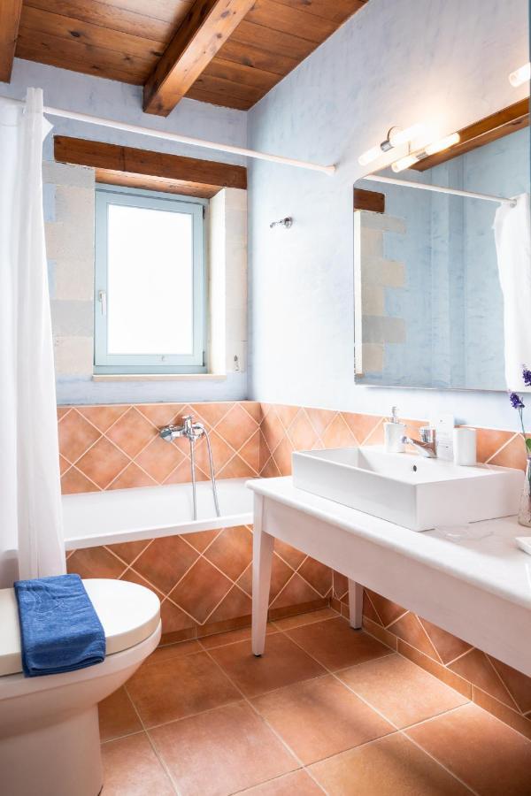 Beachfront Villa Turquoise With Private Pool, Bbq And Ping Pong Table Chania  Екстер'єр фото