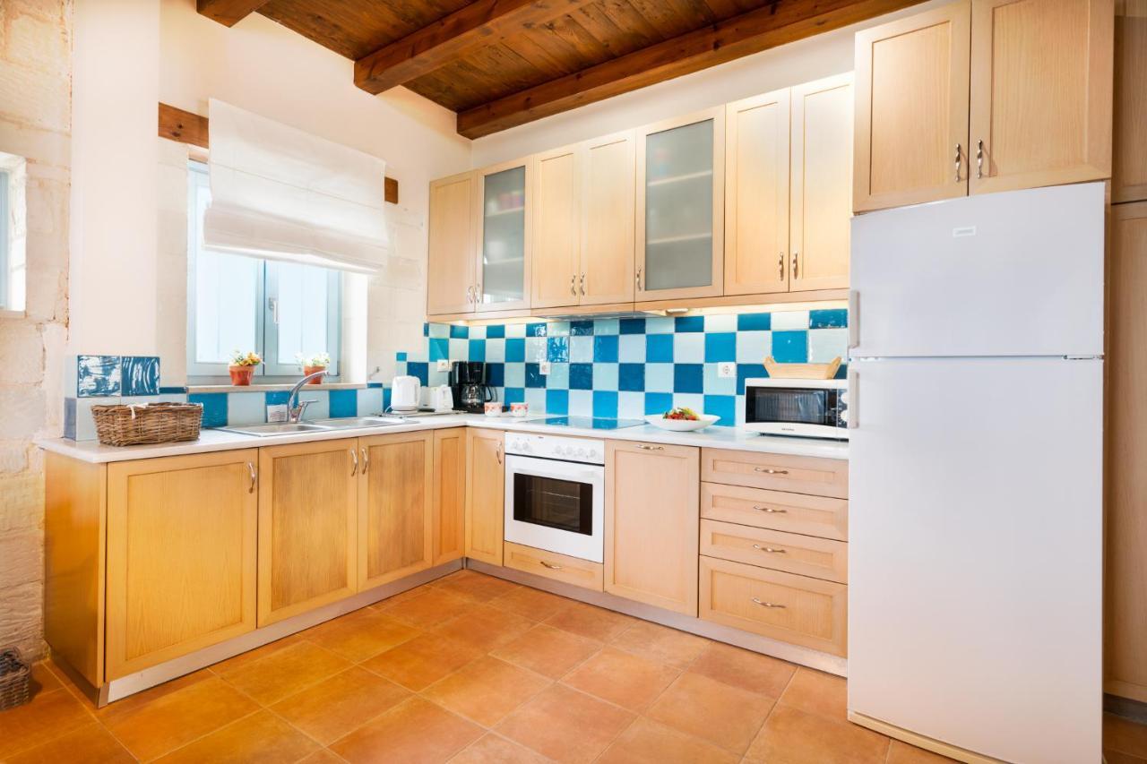 Beachfront Villa Turquoise With Private Pool, Bbq And Ping Pong Table Chania  Екстер'єр фото