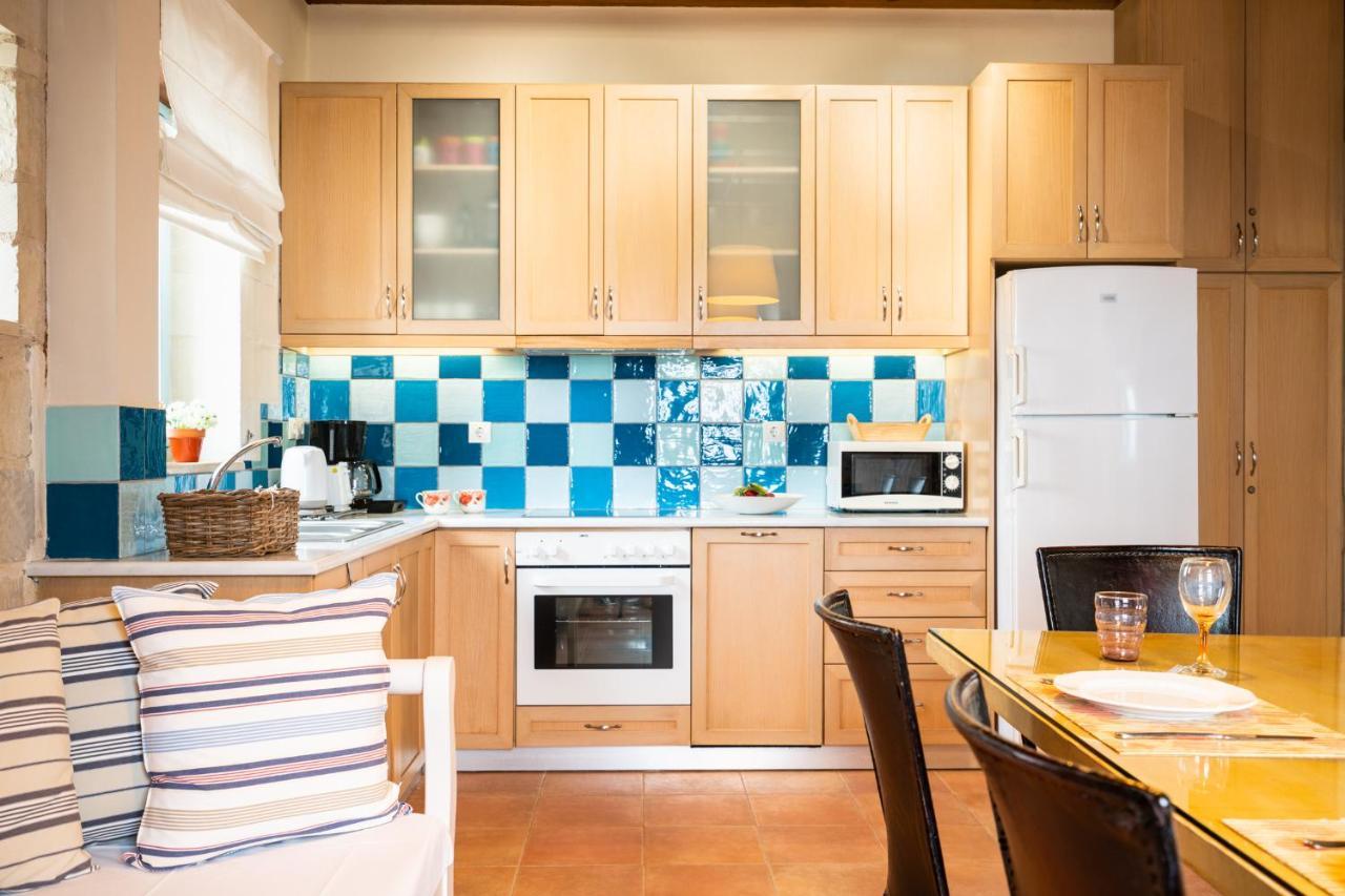 Beachfront Villa Turquoise With Private Pool, Bbq And Ping Pong Table Chania  Екстер'єр фото