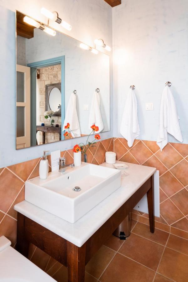 Beachfront Villa Turquoise With Private Pool, Bbq And Ping Pong Table Chania  Екстер'єр фото